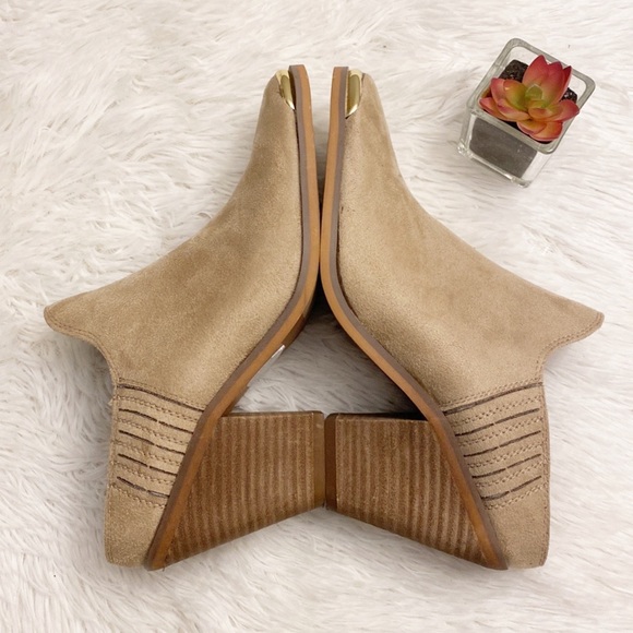 C Comfort | Beige Neutral Faux Suede Gold trim heel boot women’s 7 - Picture 4 of 7
